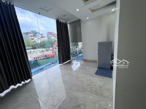 căn hộ 2 ngủ 1 khách 8tr5 ngay ngã tư sở ( oto đỗ cửa )