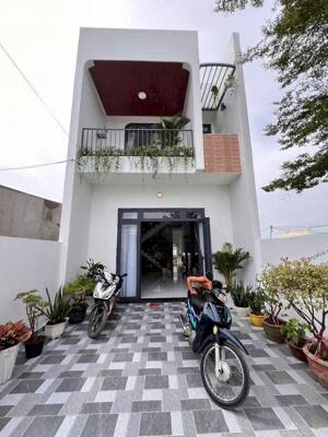 CHỊ GÁI EM CẦN BÁN CĂN NHÀ LẦU GẦN PHỐ ĐI BỘ BỬU LONG MỚI