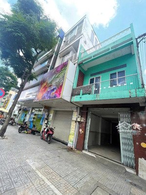 mặt tiền phường 1 quận 5 giáp quận 1, dt 77m2 ngang 4m, giảm sâu.