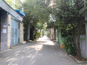 cho thuê nhà nguyên căn hẻm xe hơi, 3 phòng ngủ, đường phạm hùng gần nhà thờ nam hải