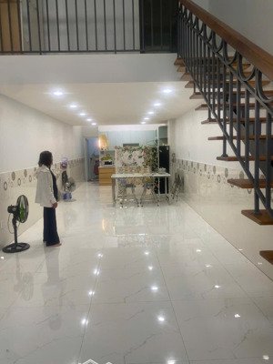 bán nhà nguyễn thị nhỏ, 9,2 tỷ thuơng luợng .70m2, 1pn, 2wc, phù hợp cho mọi lứa tuổi