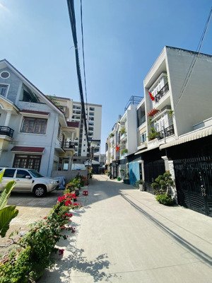 đất trung tâm quận 9 ! bán nhanh lô đất hxh tránh nhau ngang 5m ngay cao đẳng kỹ nghệ phước long b