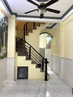 nhà gần sân bay trệt 2 lầu sân thượng 4pn 3wc phạm ngũ lão, giá chỉ 10 triệu