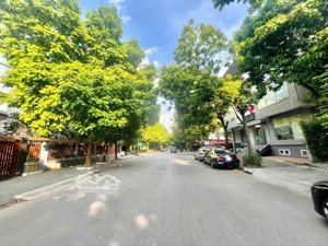 hơn 12 tỷ-phân lô vỉa hè 45m2- chiến thắng văn quán-đường trước nhà 10m- ô tô tránh- kinh doanh