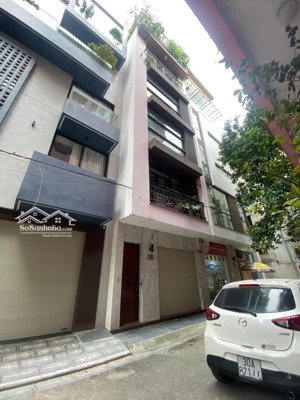 3 thoáng - 8 tầng - lô góc - thang máy - vỉa hè - phân lô - ô tô tránh - ngõ víp láng hạ - ở với ki