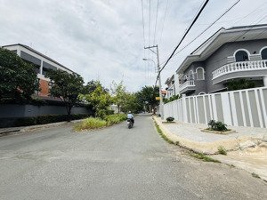 biệt thự nam long hà huy giáp, 400m2, 16x24, 2t, gần sân bay, cạnh kdl bến xưa, 1 đời chủ, hơn 70tr