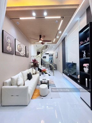 siêu hiếm! phố ngọc khánh, khách phải nhanh, ngõ đẹp full nội thất, không qh, sân xe, 42m2*5t