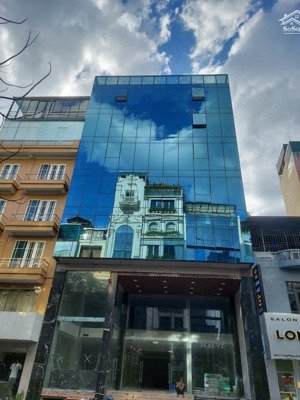 cho thuê tòa nhà mặt phố tại vũ tông phan. dt: 110 m * 8 tầng + 1 hầm.mt : 9 m,thông sàn, thang máy