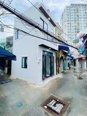 bán căn nhà 900tr ngay cầu tham lương , sổ hồng đầy đủ