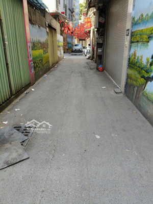 bán nhà đình thôn 30m2*6tầng *mt3,8m. 4 ngủ oto đỗ cổng. ngõ rộng thoáng. dân xây chắc chắn