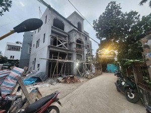 ô tô vào đất mặt tiền = mặt hậu trục đường 13.5m tương lai