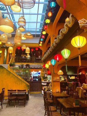 cho thuê biệt thự cổ 25c tú xương, quận 3 - 350m2 - trệt + 2 lầu - giá: 100 triệu .lh: 