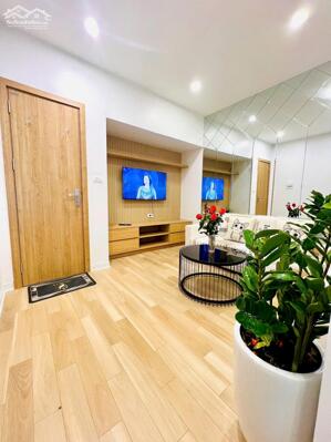 Bán căn hộ tập thể Thái Thịnh, Vĩnh Hồ, Đống Đa, 2 ngủ, 2vs, nhà đẹp ở luôn, ô tô đỗ