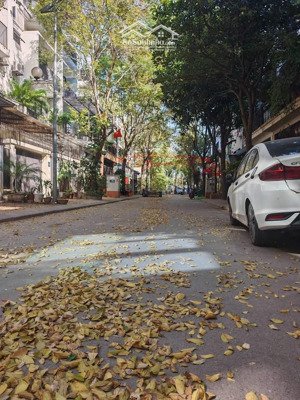 bán nhà liền kề kđt mễ trì 65m 5 tầng hoàn thiện đẹp đường 12m 18 tỷ.