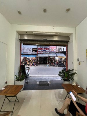 mbkd tại hàng cháo, đống đa (ô tô đỗ cửa)