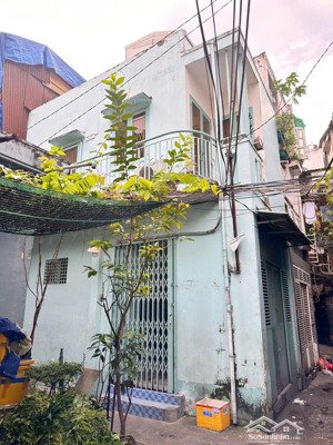 2.6 tỷ nhà căn góc nguyễn thị tần p2 shr