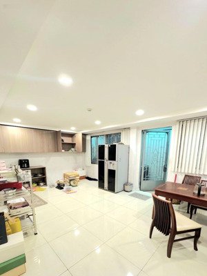 mặt tiền 4 tầng thang máy ngay khu vip tên lửa - ngang bề thế 6m