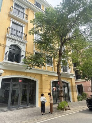 duy nhất 01 căn shophouse harborbay vuông vắn, giá 7,3 tỷ lh em vy