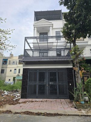 bán nhà 1 trệt 3 lầu đường d2 khu đô thị phúc đạt, 100m2 đã hoàn công giá cực êm chỉ hơn 7 tỷ chút