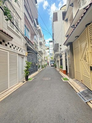 bán nhà hxh 5m cửu long p2 - kế bên sân bay tsn, 5.8x11m [vuông vức] 3 tầng. giá 11.5 tỷ tl