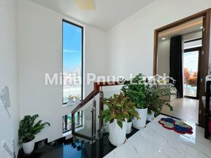 căn góc cạnh phú mỹ hưng quận 7 - ngang 5m - 3 tầng đúc - 1 đời chủ xây tâm huyết từ móng