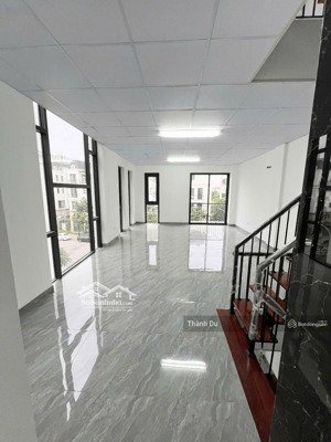 cho thuê biệt thự daimond point phúc đồng 50m2- 5 tầng thang máy, phù hợp phòng khám, văn phòng