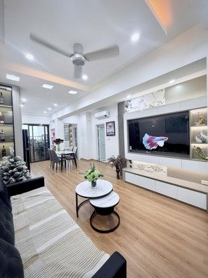 cần bán nhanh căn hộ 2 ngủ 2vs 65m2 toàn 2a vinaconex hướng đông bắc.