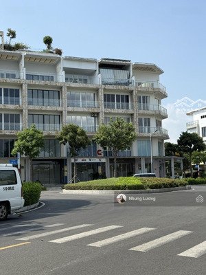 chp thuê nguyên căn nhà phố sala hầm và 5 tầng. hoàn thiện full nội thất, nhà đẹp