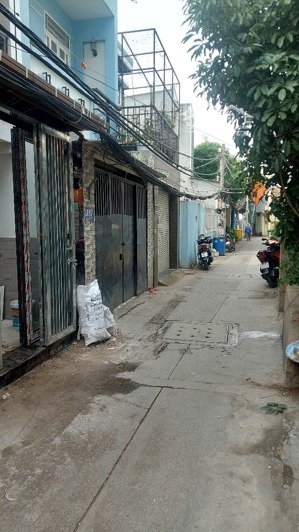 một căn duy nhất 3 tầng lầu 4 pn 5 wc ngay đường xe oto đâu trước cửa giá 6ty2 có tl mạnh