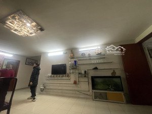 cần cho thuê căn hộ 130m2 full nội thất giá 11,5tr tại tòa c2 xuân đỉnh 