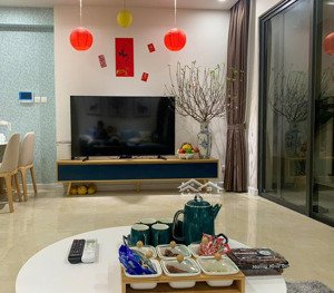 view hồ bơi - 3 ngủ rộng 93m2, tầng trung, giá 11.2 tỷ tại vinhomes d''capitale [full đồ vào ở ngay]