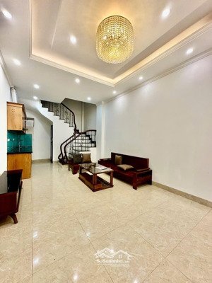 bán nhà 5 tầng phố hoa lâm - long biên oto gần , sau bigc tiện di chuyển,gần phố giá chỉ hơn 7 tỷ