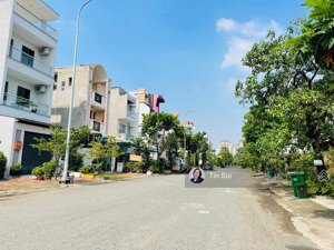 01 lô rẻ nhất đường d5 - 1 trục thẳng liên phường 25m - 90m2 - 12 tỷ. cách global city 200m