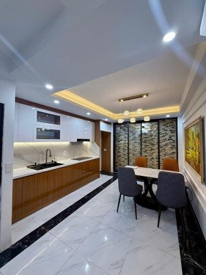 nhà đẹp đón tết,phố thái thịnh,2 thoáng gần phố, gần bãi đỗ xe, nhà dân xây kiên cố full nt 40m 5 t