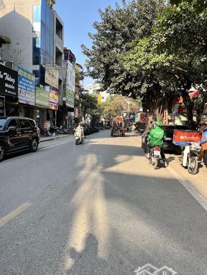 nhà đẹp đón tết, 7 tầng thang máy, đầy đủ nội thất xịn gần đh kinh tế quốc dân, xây dựng,bách khoa