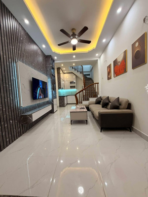 nhỉnh 5 tỷ có nhà mới đẹp phố trung phụng đống đa 28m2 full nội thất sẵn ở sổ vuông nở hậu