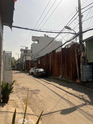 chính chủ cho thuê lô đất 3000m2 tại mt p.12 q.gv giá 90tr tl 81-86tr kdc an ninh vip 