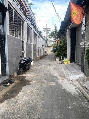 nhà 1 lầu hẻm xe hơi thông đường trường chinh phường đông hưng thuận, q12