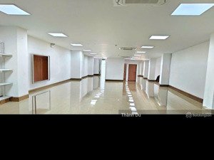 cho thuê mặt bằng văn phòng ngô gia tự 150m2 có thang máy, pccc, vat hầm để xe giá 20 tr/ tháng