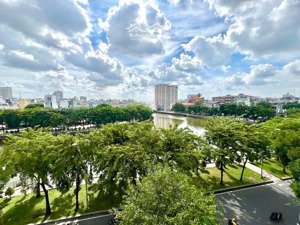 chung cư trường sa giáp q1,q3,phú nhuận chỉ hơn 3tỷ .view cực đẹp .
- dt 60m2 2pn .
giá cực kỳ rẻ