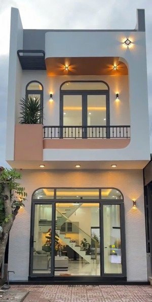 bán nhà lầu ngay bên trường học cấp 1,cấp 2 khu đô thị mỹ phước 3 bến cát bình dương.lh:0937948545