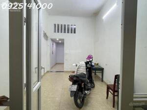 Cho thuê nhà riêng 2 tầng tại phố Khâm Thiên, Phường Văn Miếu - Quốc Tử Giám, Đống Đa, Hà Nội