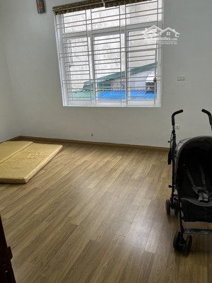 bán nhà mặt ngõ 3 bước ra công viên gần bệnh viện gần hồ hoàng cầu