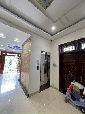 nhà đẹp mt đường 14m tên lửa - 6x16.5m 4 tầng thang máy