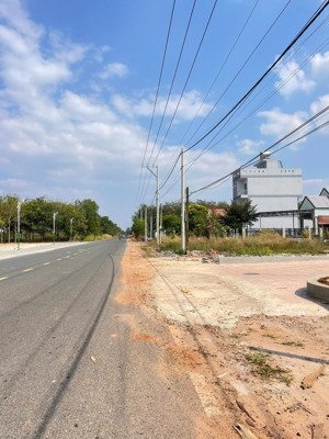 bán đất sổ sẵn mặt tiền đường liên huyện 32m, trục chính vào kcn becamex & kcn minh hưng chơn thành