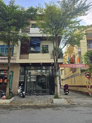 nhà mới 3 tầng góc 2 mặt tiền - đ.7m5 sát sông - liền kề dự án da nang downtown
