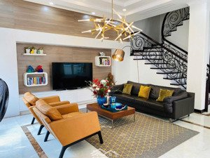 cho thuê biệt thự n04 sài đồng - phường phúc lợi - vào ở ngay - mặt tiền siêu rộng