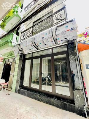 Bán nhà 40m2 7 tầng Thang máy Mặt tiền 4m, Hàng xóm Ciputra, Oto đỗ cửa, Nội thất nhập khẩu