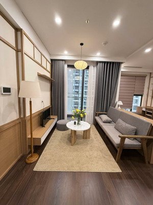 cần bán căn 2pn+1 dt 63m2 đầy đủ nội thất, sẵn sổ, view bể bơi toà b masteri west heights