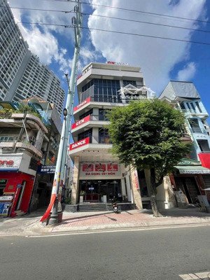 bán tòa nhà góc 2 mt đường thương hiệu quận 3 dt 12.5x16m - hđt: 220 triệu/tháng 5 lầu - 45 tỷ tl